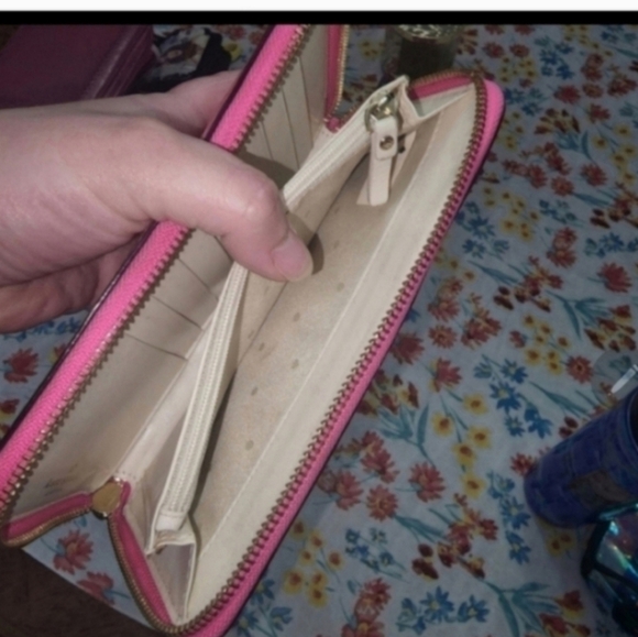 🍁Kate spade bubblegum pink wallet - Picture 2 of 6